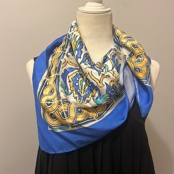 J.McLaughlin limited-edition silk scarf of Palm Beach fountain